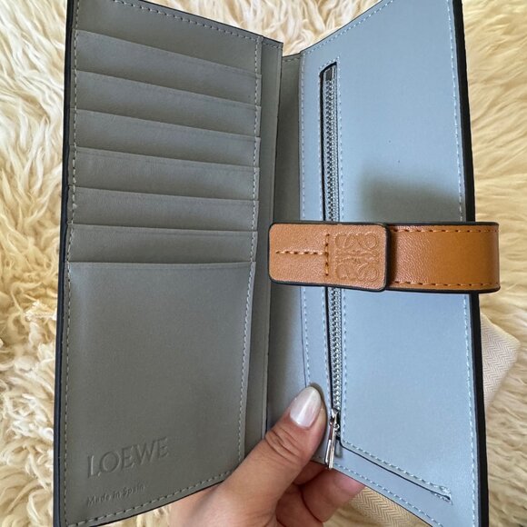 Loewe Large Vertical Wallet in Soft Grained Calfskin - Brand New - Picture 5 of 10